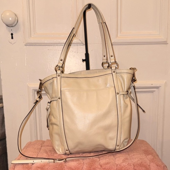 Coach (2012) Audrey White Leather Drawstring Two Way Shoulder Bag - Picture 7 of 12
